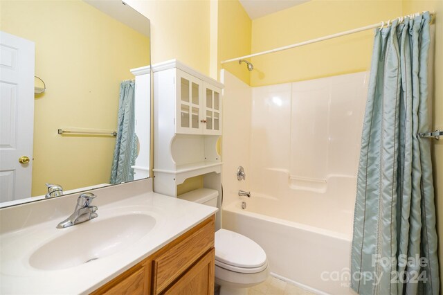 full bathroom featuring shower / bath combination with curtain, toilet, and vanity