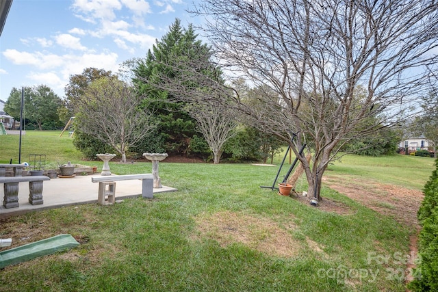 view of yard with a patio area