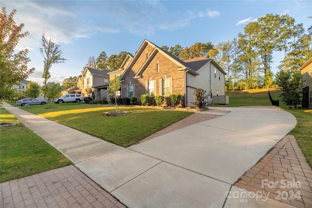 view of front facade with a front yard