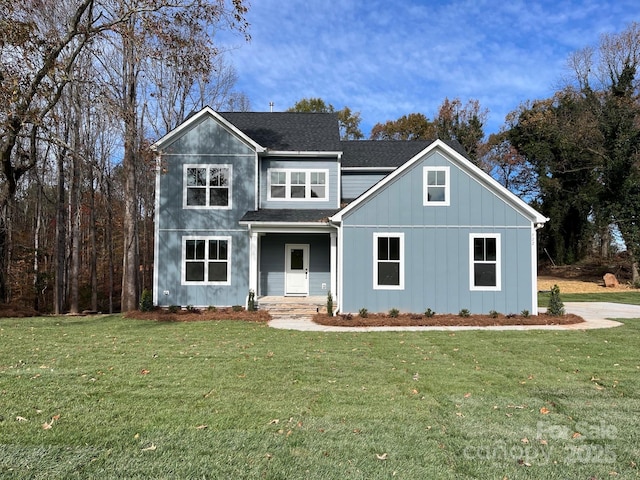 view of front facade featuring a front yard