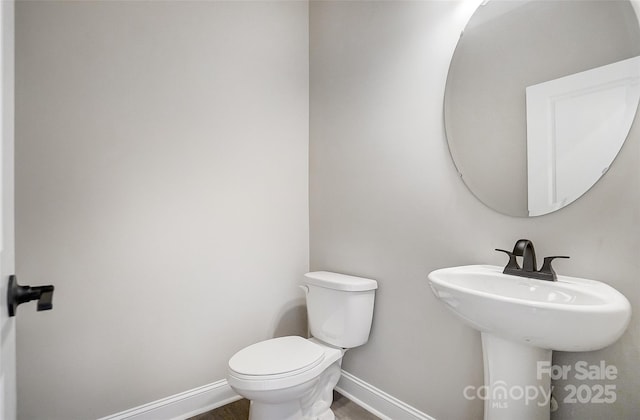 bathroom featuring toilet and sink