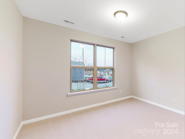 view of carpeted spare room