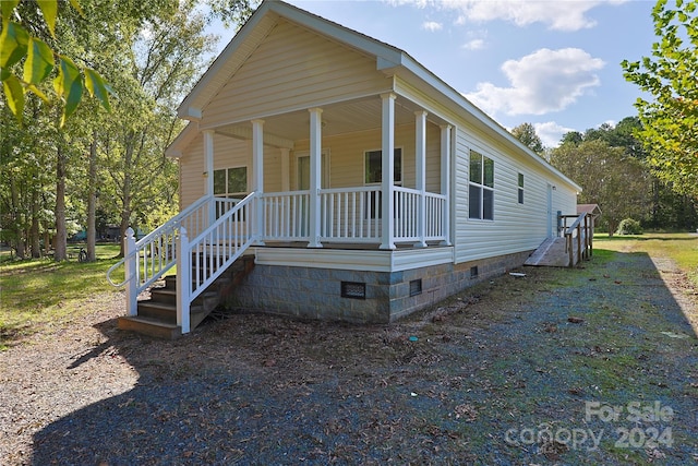 view of front facade with a porch