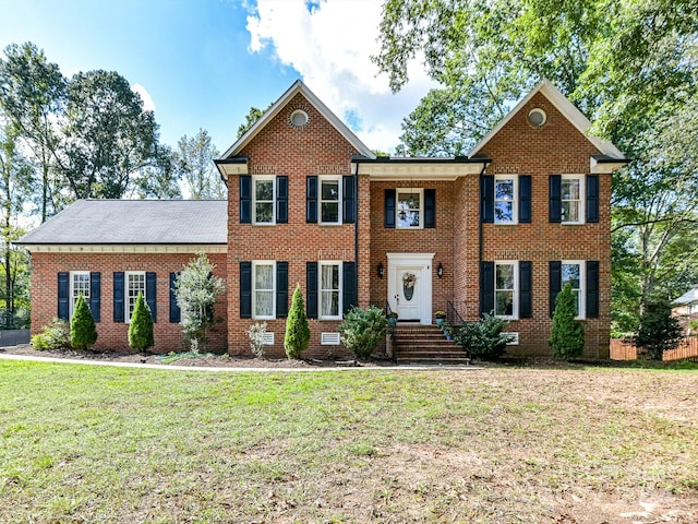 colonial inspired home featuring a front yard