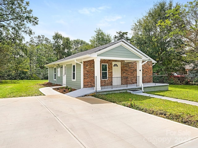 view of front of home with a front lawn and covered porch