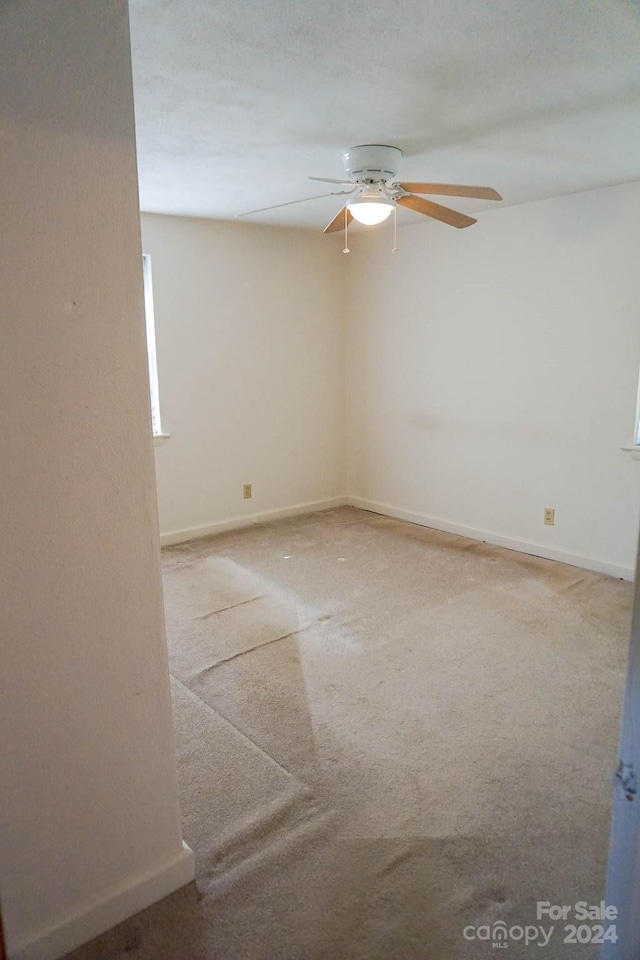 unfurnished room with carpet floors and ceiling fan