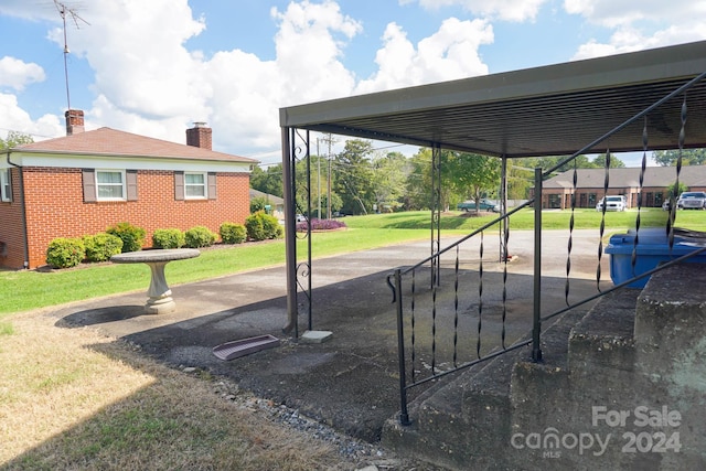 view of home's community featuring a yard