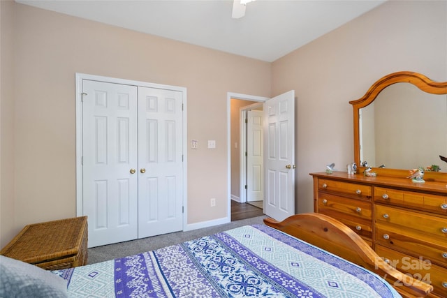 bedroom with dark carpet, ceiling fan, and a closet