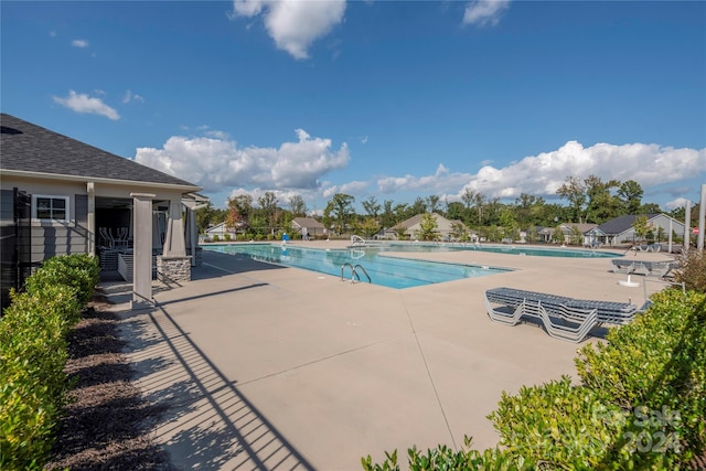 view of swimming pool featuring a patio