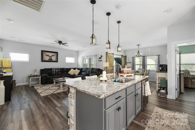 kitchen with dark wood-style floors, visible vents, a ceiling fan, a sink, and gray cabinetry