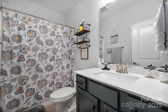 bathroom with a shower with curtain, visible vents, vanity, and toilet