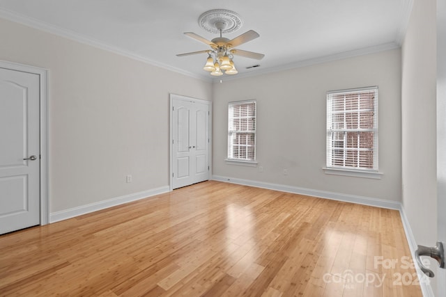 spare room with ornamental molding, light hardwood / wood-style floors, and ceiling fan