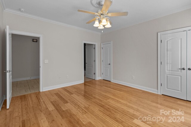 unfurnished bedroom featuring ornamental molding, light hardwood / wood-style floors, and ceiling fan