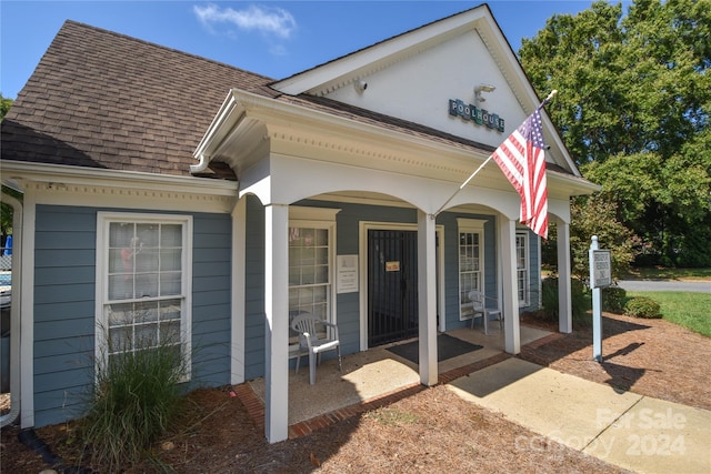 view of front of home with covered porch