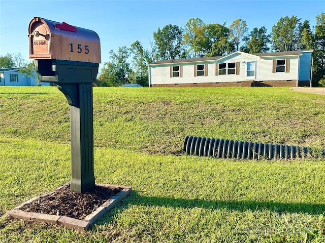 view of front of house with a front lawn