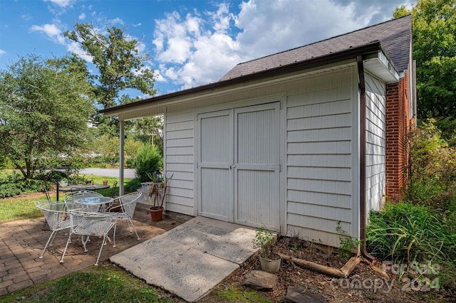 view of outbuilding