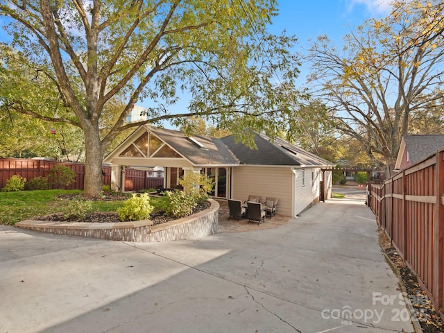 view of front of property