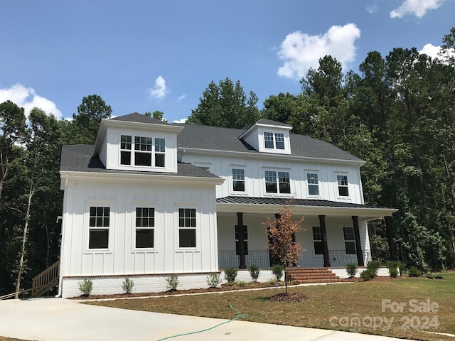 view of front of property with a front lawn and a porch