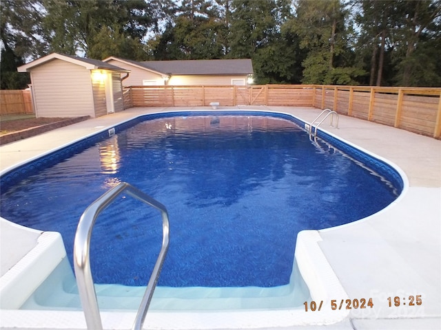 view of swimming pool