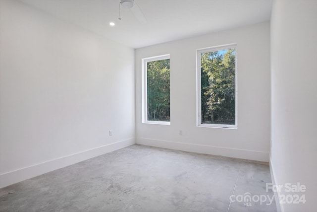 empty room with ceiling fan