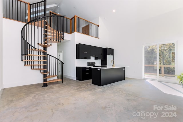 living room featuring high vaulted ceiling and sink