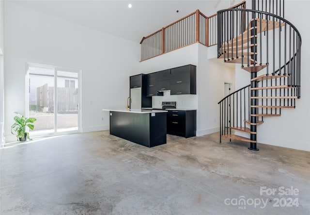 living room featuring a high ceiling