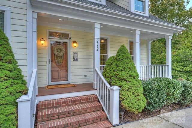 doorway to property with covered porch