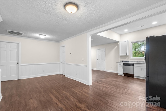 interior space with black fridge, a textured ceiling, dark hardwood / wood-style floors, and ornamental molding