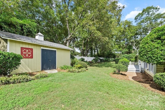 view of yard with a storage unit