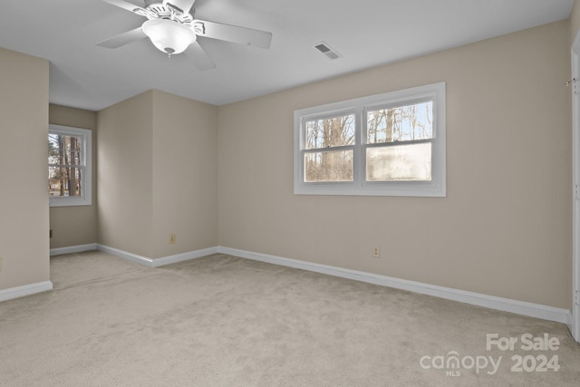 carpeted empty room featuring ceiling fan