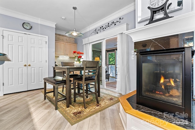 dining room featuring light hardwood / wood-style floors and ornamental molding