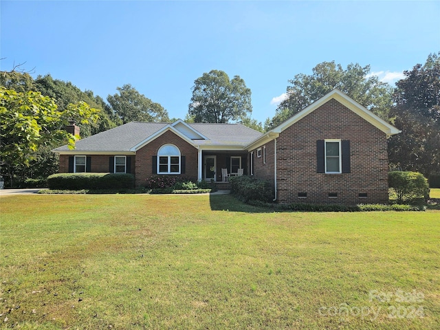 single story home with a front lawn