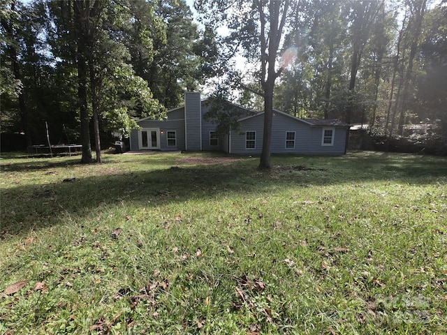 view of yard featuring a trampoline