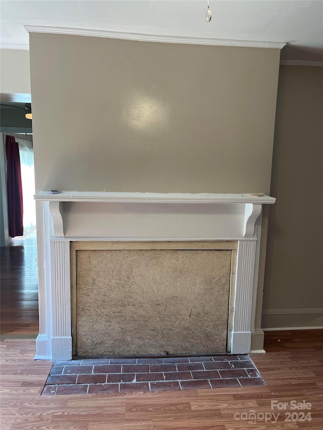 room details with crown molding and hardwood / wood-style floors