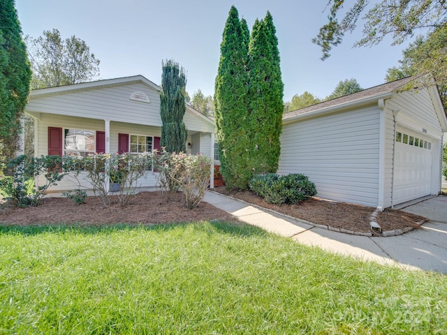 ranch-style home featuring a front lawn and a garage