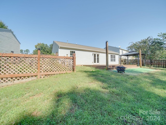 view of yard with a patio