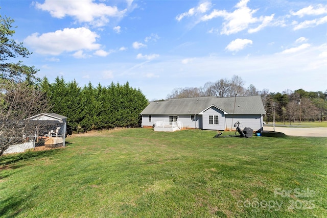 view of front facade featuring a front lawn