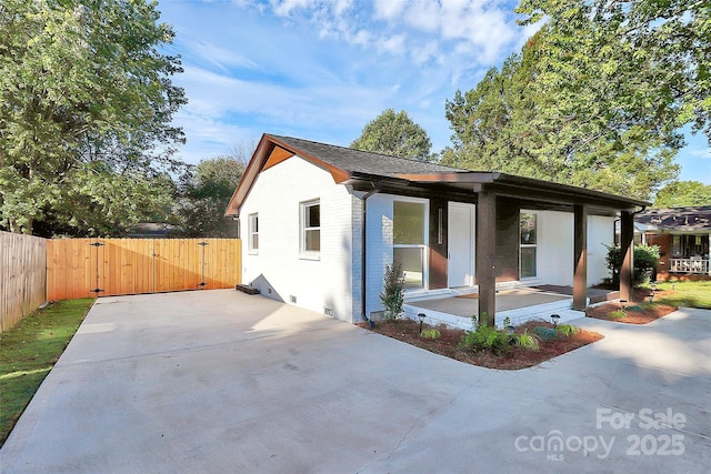 view of front of home featuring a porch