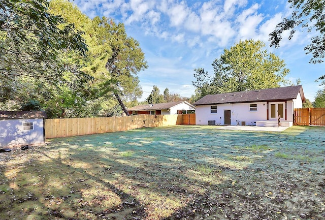 view of yard featuring a shed and a patio area