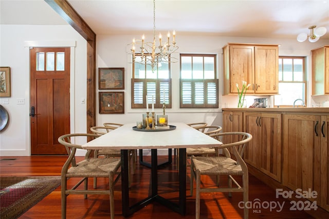 dining space featuring a notable chandelier, sink, dark hardwood / wood-style flooring, and a healthy amount of sunlight