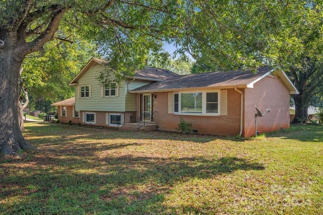 tri-level home featuring a front yard