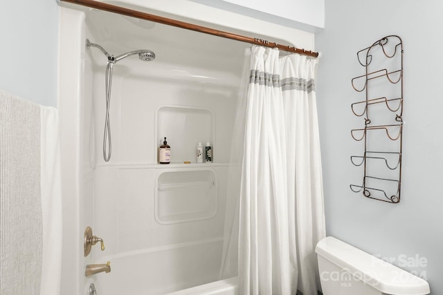 bathroom featuring toilet and shower / tub combo