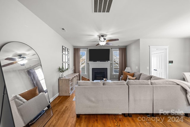 living room featuring light hardwood / wood-style floors and ceiling fan