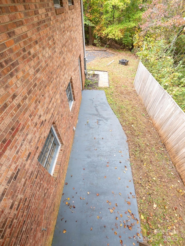 view of yard featuring a patio area