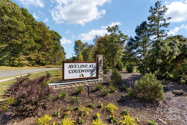504 Kingsway Cir, Charlotte, NC 28214 - view of community sign