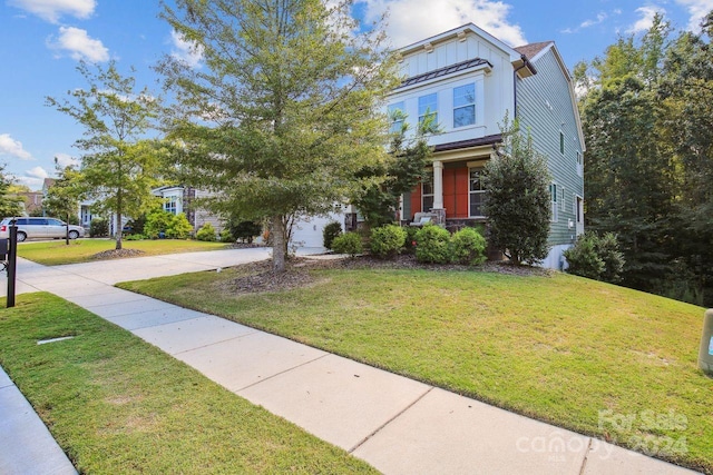 view of front of house featuring a front yard