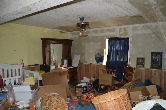 miscellaneous room with a textured ceiling and ceiling fan