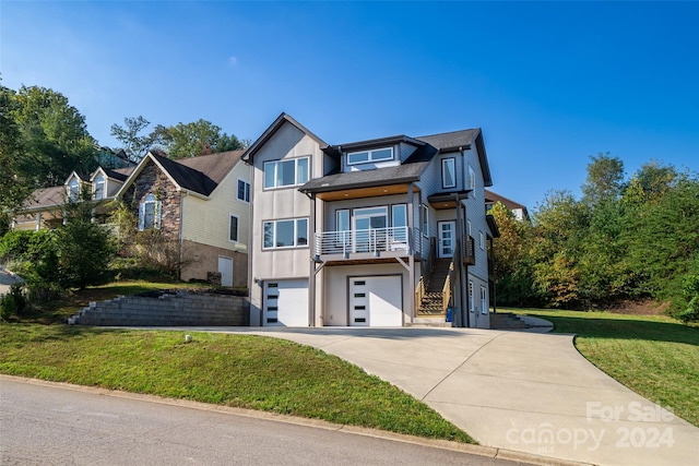 view of front of house featuring a garage and a front yard