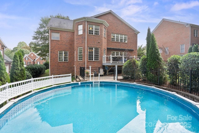 view of swimming pool