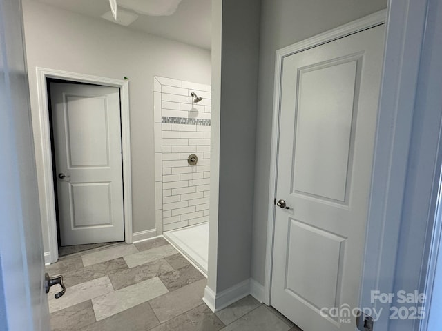 bathroom featuring tiled shower